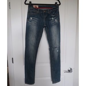 Distressed skinny jeans